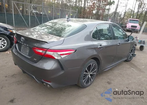 2020 Toyota Camry Se z USA, uszkodzony, nr VIN 4T1G11AK2LU925907